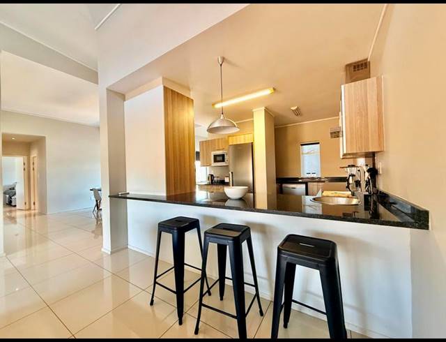 3 BEDROOM PROPERTY TO RENT IN OAKLANDS